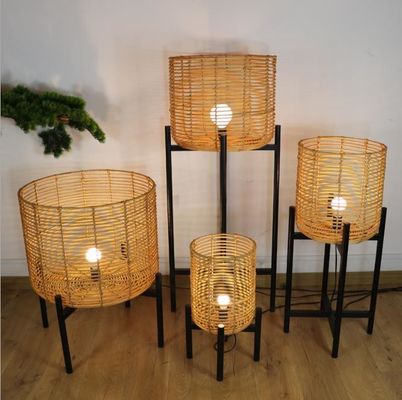 4 πόδια Wicker Rattan λάμπες δαπέδου για την ατμόσφαιρα του σαλονιού