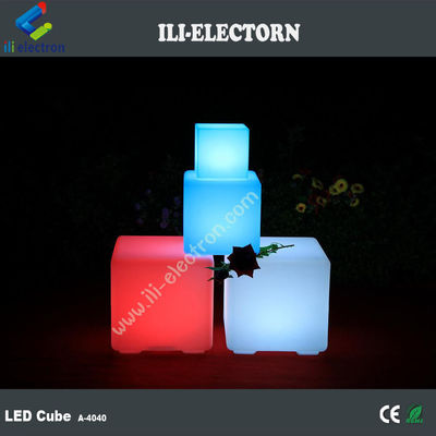 Ενα φωτισμένο LED Cube κάθισμα Cube καρέκλα
