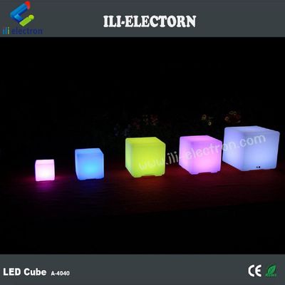Ενα φωτισμένο LED Cube κάθισμα Cube καρέκλα