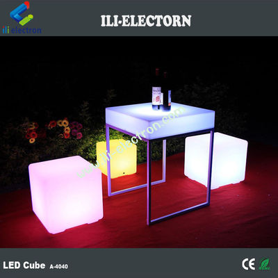 Ενα φωτισμένο LED Cube κάθισμα Cube καρέκλα