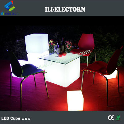Ενα φωτισμένο LED Cube κάθισμα Cube καρέκλα