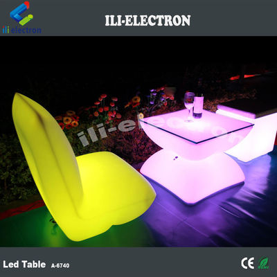 Έπιπλα εξωτερικού με φωτισμό LED, ανθεκτικά στο νερό και επαναφορτιζόμενα